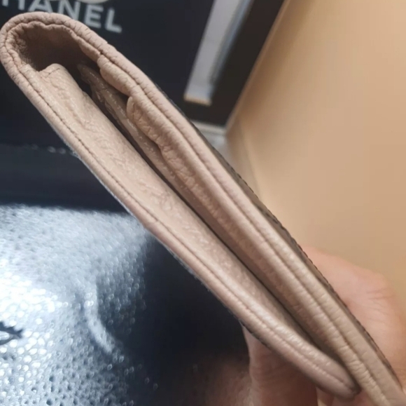 Authentic🍀Chanel black Bicolore long wallet. W/ Chanel Box & Chain included. - Picture 7 of 14